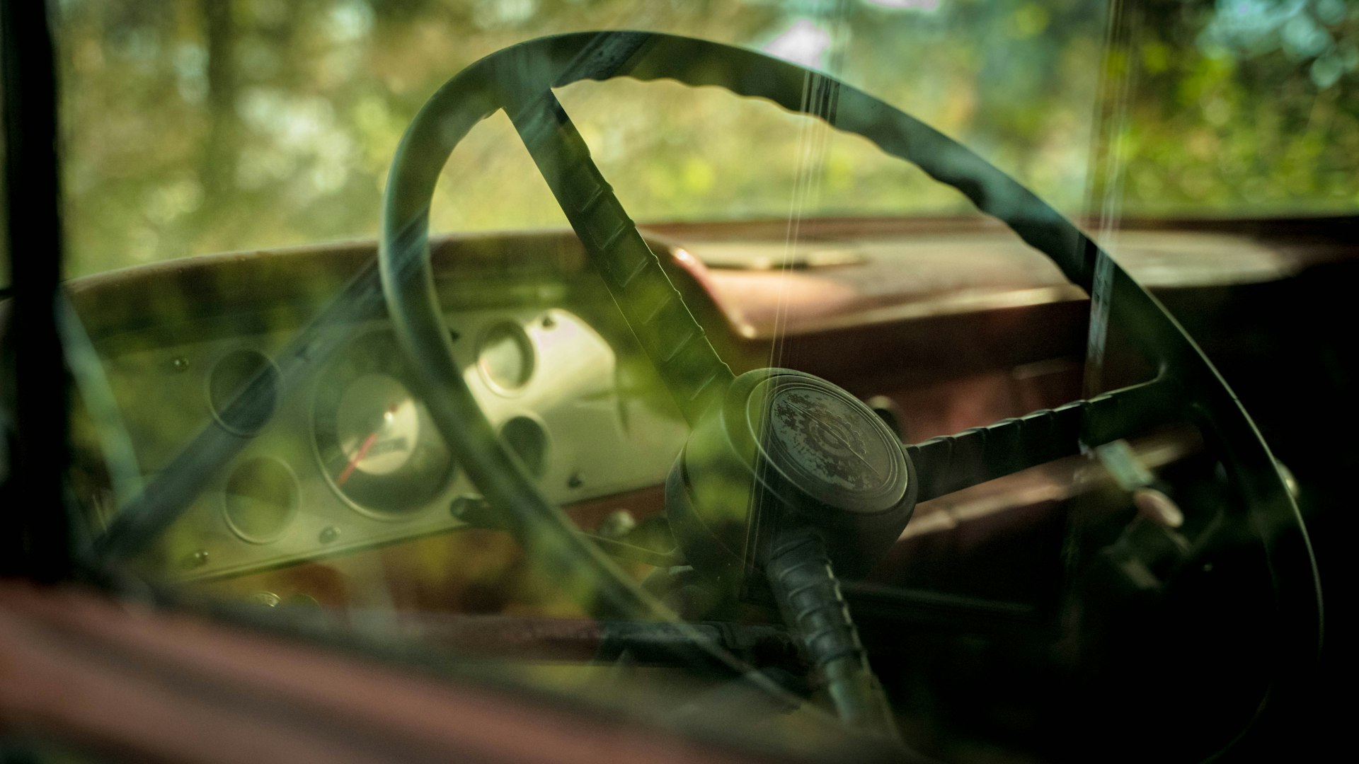 a steering wheel and dashboard of an old car